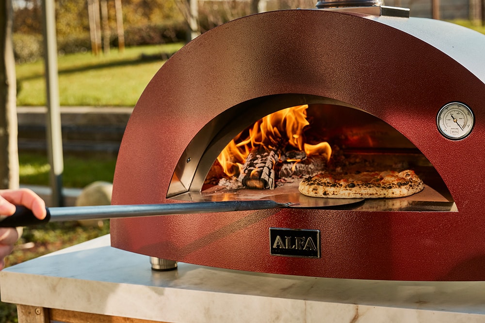 Alfa Moderno 2 ved, röd Grillar & Pizzaugnar miljöbild
